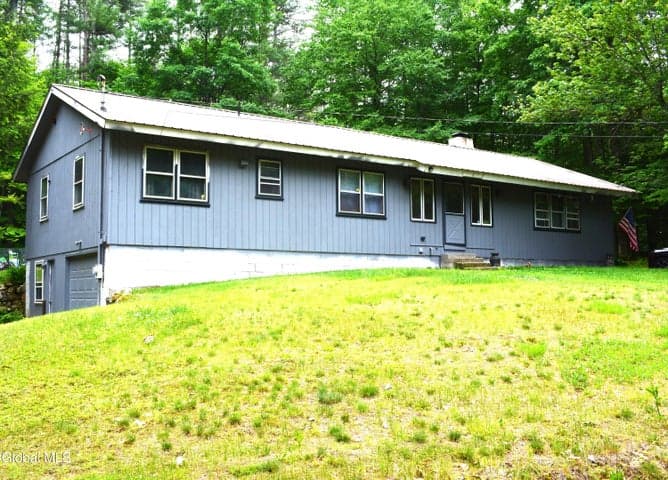 22 Sande Lane, Corinth, NY