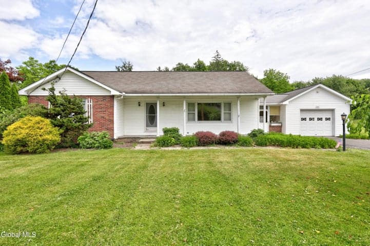 1081 Maple Hill Road, Schodack, NY