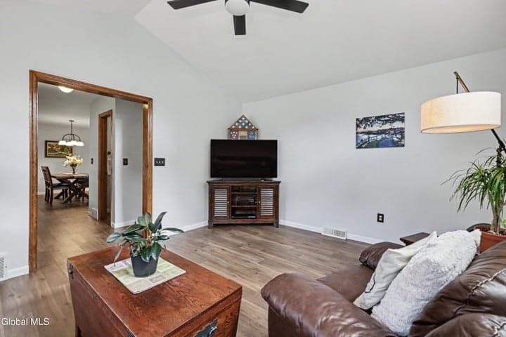 26 Highgate Road, Wilton, NY, photo 5