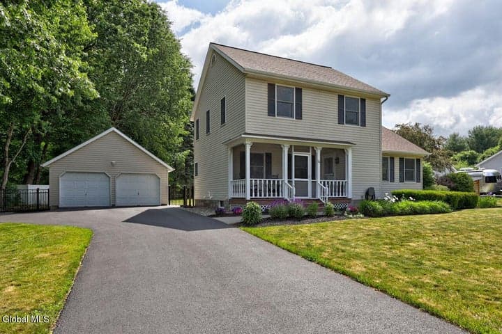 26 Highgate Road, Wilton, NY, photo 1