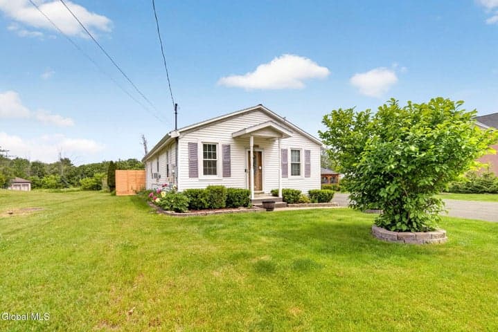 14 Renas Drive, Colonie, NY
