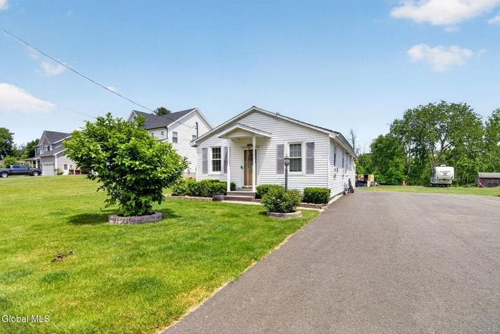 14 Renas Drive, Colonie, NY, photo 2