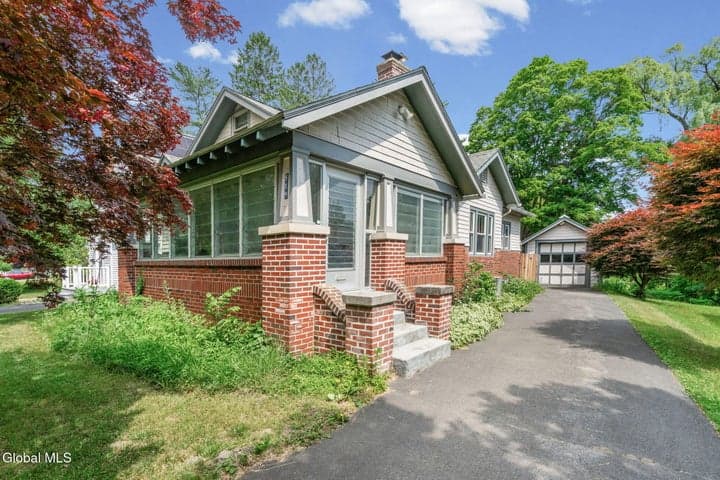 519 Kenwood Avenue, Bethlehem, NY