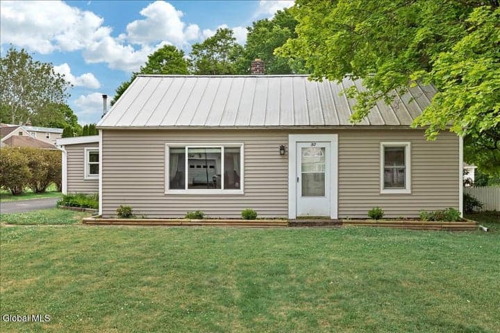 10 Westbrook Drive, Nassau Village, NY