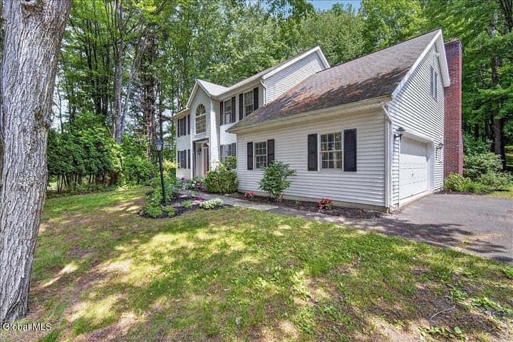 7 Brookview Court, Halfmoon, NY, photo 4