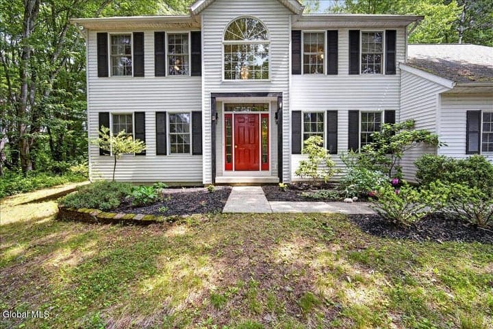 7 Brookview Court, Halfmoon, NY