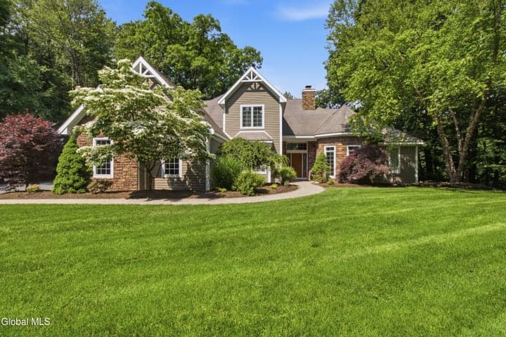 12 Thoroughbred Drive, Schodack, NY