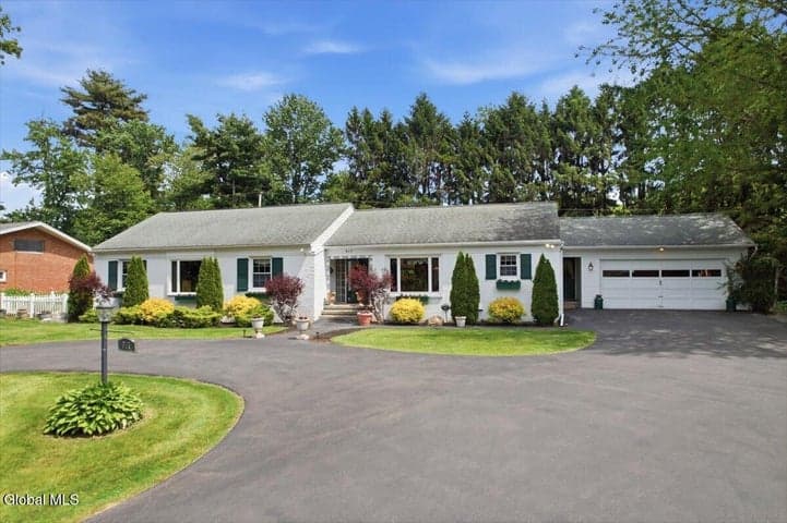 917 Londonderry Court, Schenectady, NY
