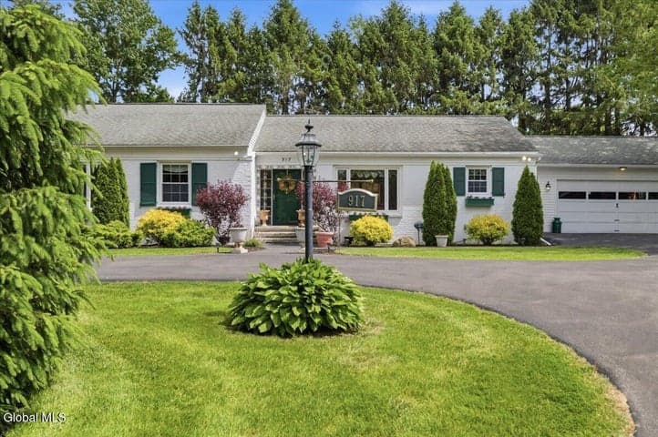 917 Londonderry Court, Schenectady, NY, photo 3
