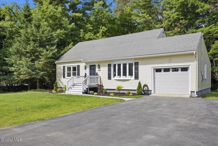 31 Arbutus Drive, Queensbury, NY