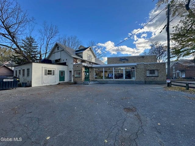 89R Bay Street, Glens Falls, NY