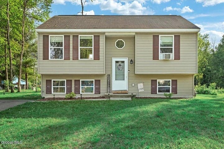 25 Margaret Street, Hudson Falls, NY