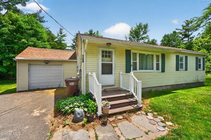 148 Van Dyke Road, Bethlehem, NY
