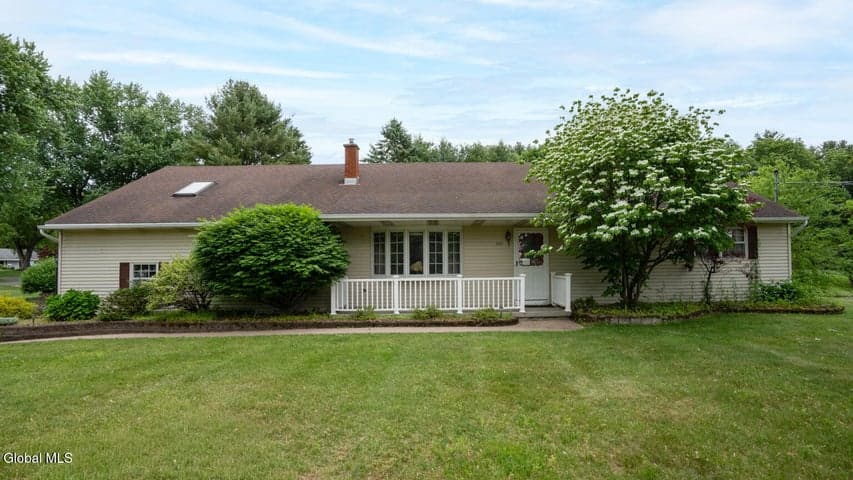 559 Bloomingrove Drive, North Greenbush, NY