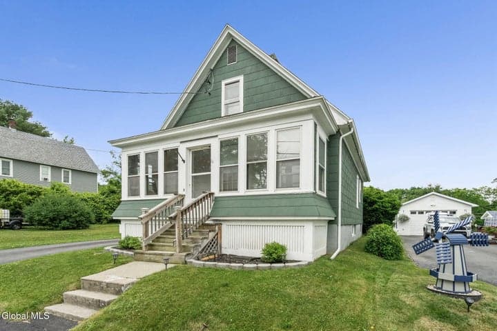 11 Young Avenue, Amsterdam, NY, photo 3