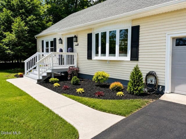 31 Arbutus Drive, Queensbury, NY, photo 2