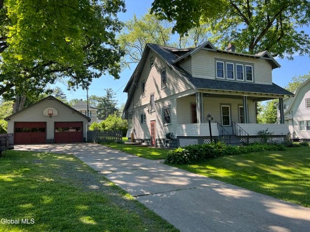 138 Eastholm Road, Schenectady, NY