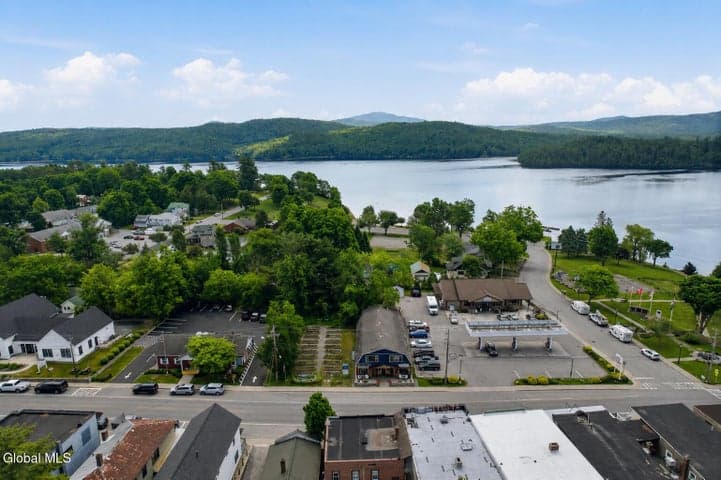 1072 U.S. 9, Schroon, NY, photo 4
