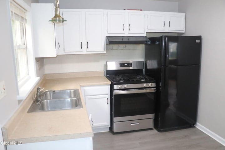 1 Holmes Court, Albany, NY, photo 2