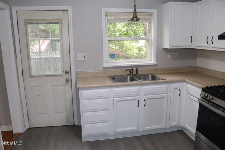 1 Holmes Court, Albany, NY, photo 3