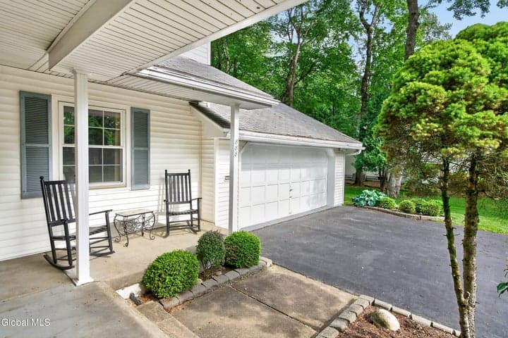 888 Meadow Lane, Niskayuna, NY, photo 3