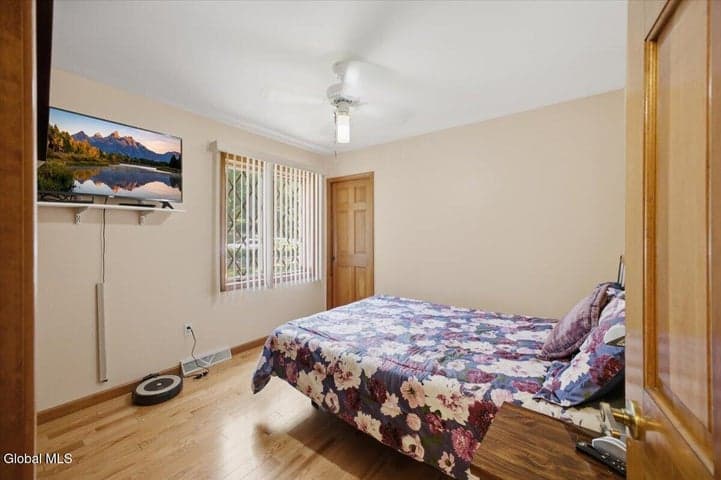 14 Cathedral Court, Clifton Park, NY, photo 2
