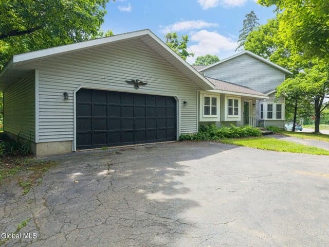 747 New York 146A, Clifton Park, NY, photo 2