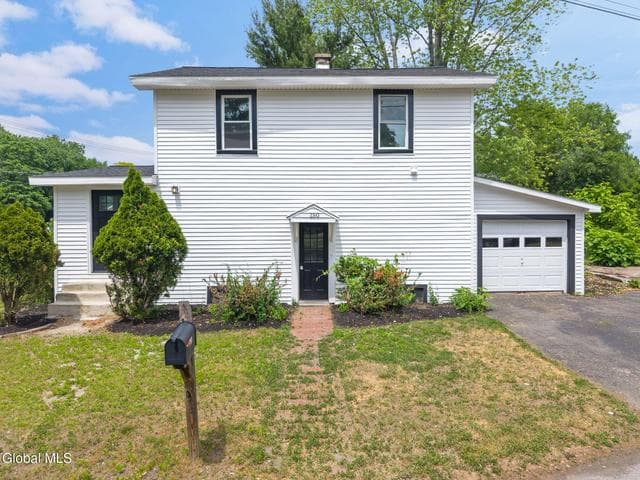 150 Schoolhouse Road, Guilderland, NY, photo 1