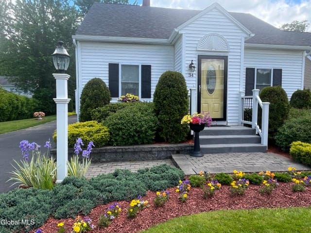 34 Van Heusen Street, Colonie, NY, photo 1