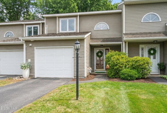 3016 Fern Court, Guilderland, NY, photo 1
