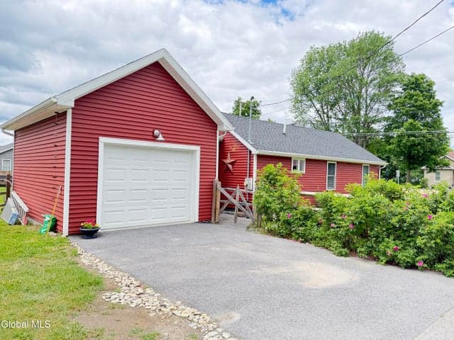76 Spring Street, Cambridge, NY, photo 3