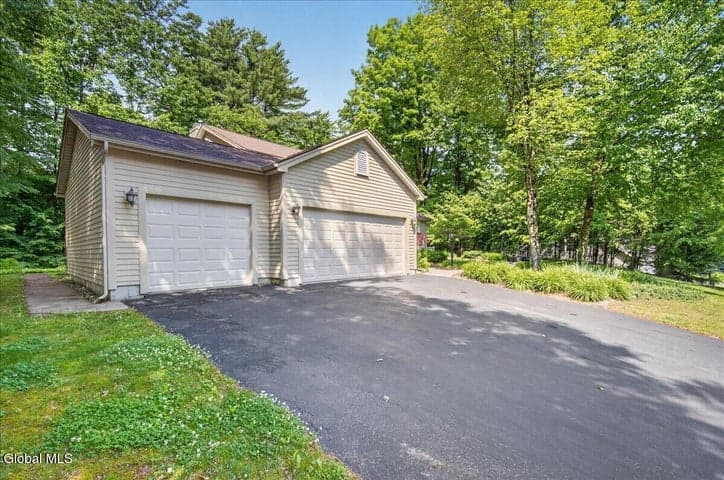 3 Bluebird Court, Saratoga Springs, NY, photo 5
