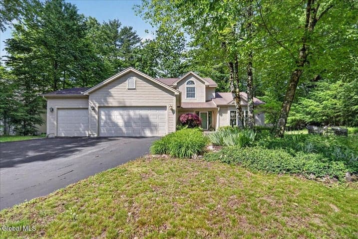 3 Bluebird Court, Saratoga Springs, NY, photo 2