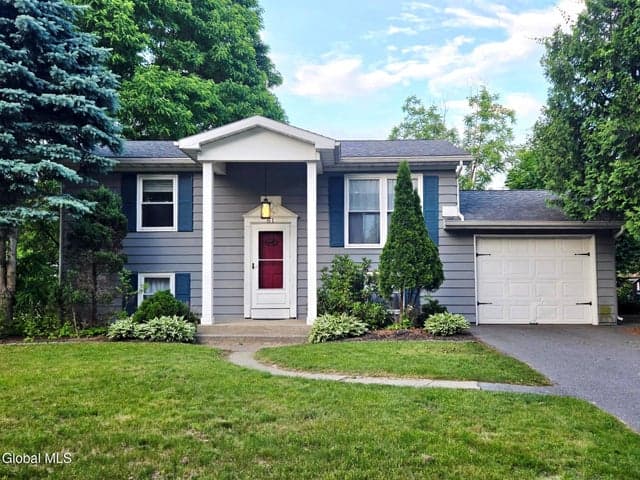 61 Vanderbilt Avenue, Saratoga Springs, NY