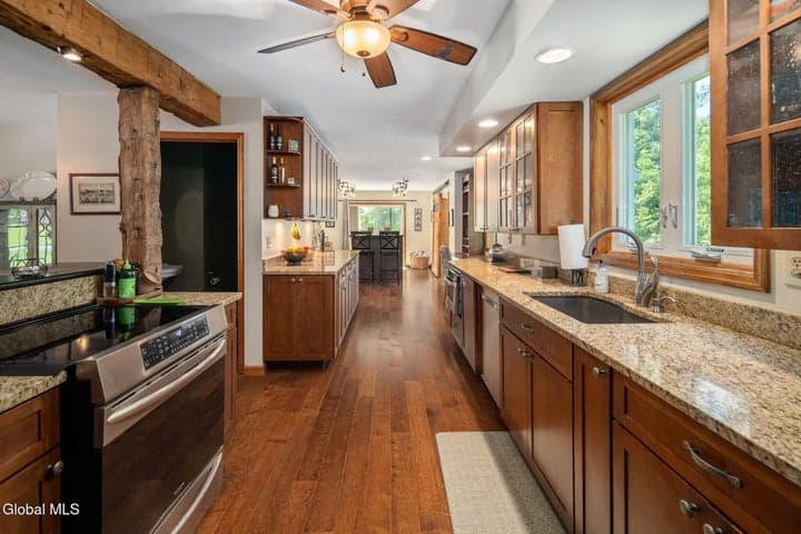 7 Hickory Lane, Averill Park, NY, photo 2