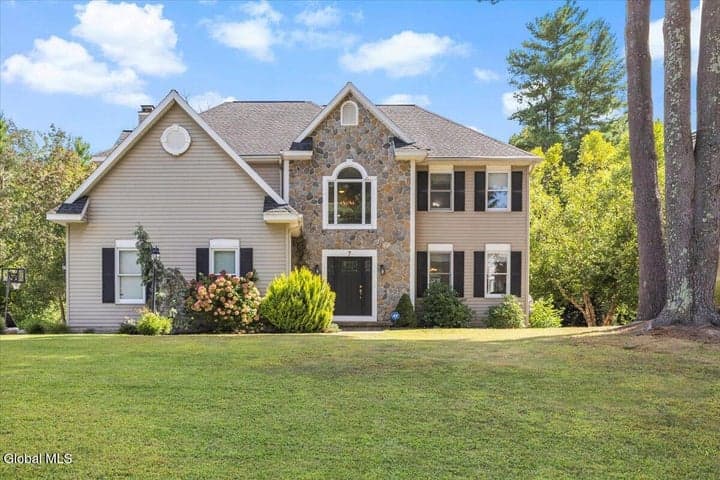 7 Seneca Court, Slingerlands, NY