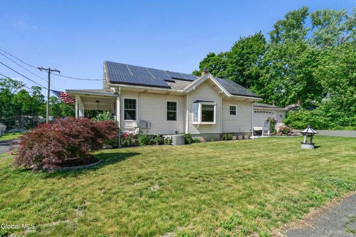 231 Summit Avenue, East Greenbush, NY, photo 3