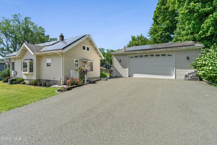 231 Summit Avenue, East Greenbush, NY, photo 4