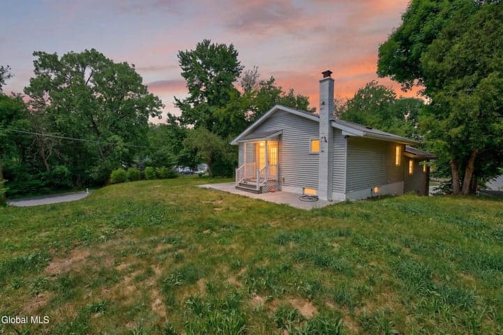 78 Tollgate Road, Averill Park, NY