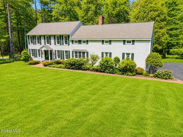 20 Lantern Hill Road, Queensbury, NY