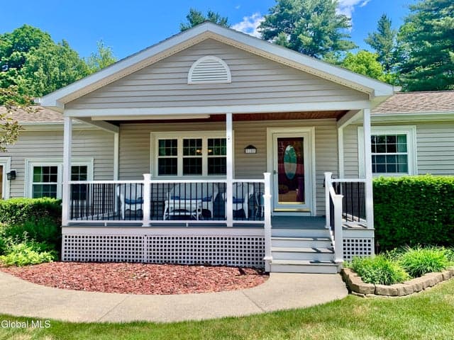 15 Algonquin Drive, Queensbury, NY, photo 2