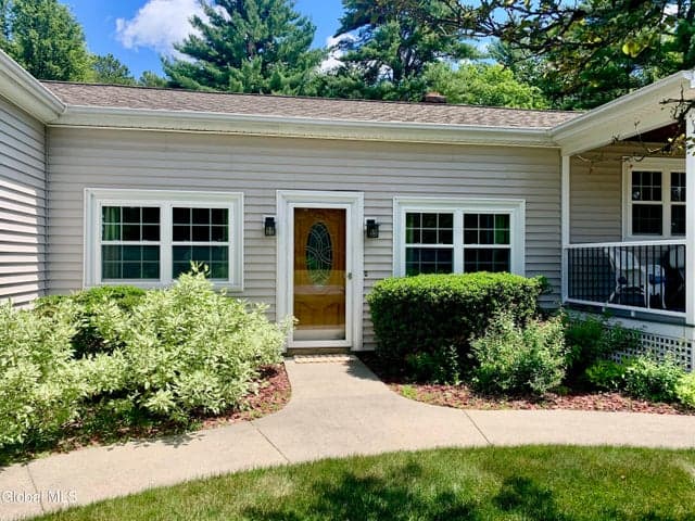 15 Algonquin Drive, Queensbury, NY, photo 3