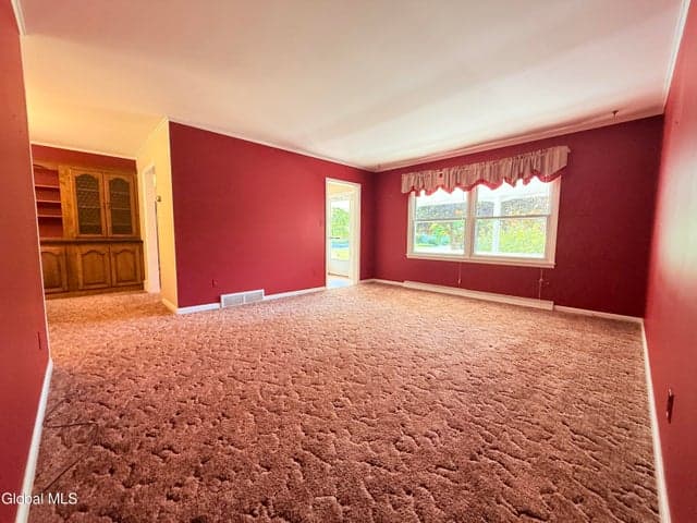 8 Sherwood Drive, Queensbury, NY, photo 4