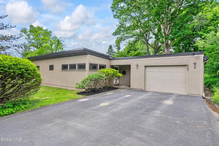 323 Oakridge Drive, Rotterdam, NY, photo 2