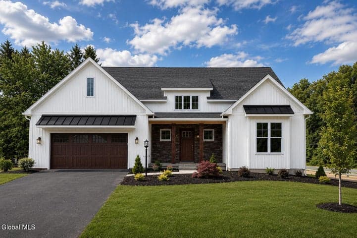 3 Wyatt's Way, Clifton Park, NY