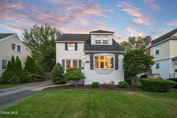 1130 S Country Club Drive, Niskayuna, NY, photo 1