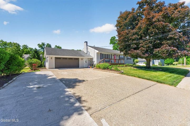 521 Russell Road, Bethlehem, NY, photo 1