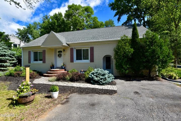 69 Gipp Road, Albany, NY, photo 1