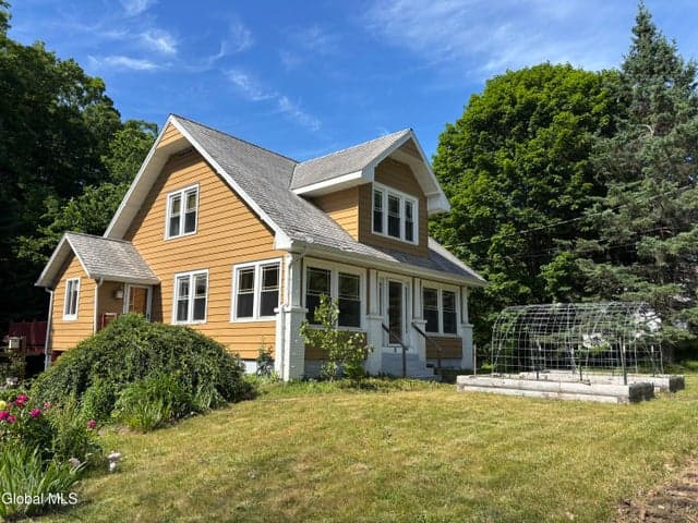 31 Taborton Road, Sand Lake, NY, photo 1