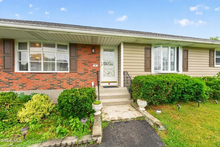 4 Marietta Drive, Colonie, NY, photo 4
